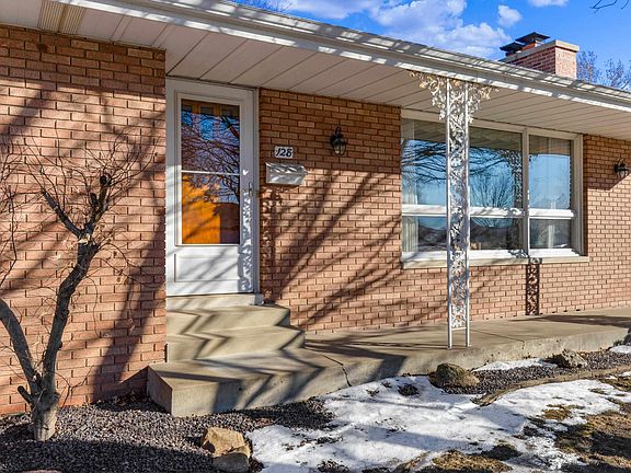 3rd image of 128 W Crestwood Dr