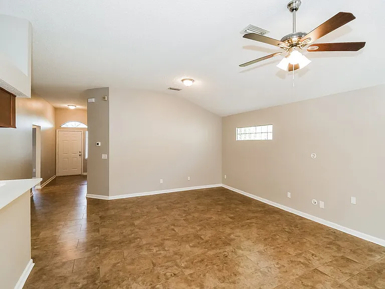 1141 Brookwood Bluff Rd E — Photo 4