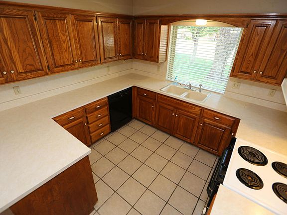 3rd image of 6703 Michelle Dr