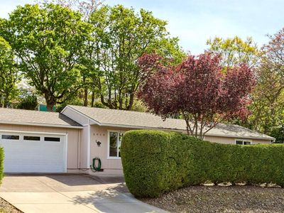 2010 E Jackson St, Medford, OR, 97504