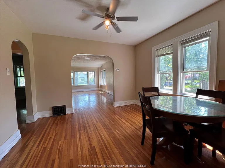 2423 Princess Ave — Photo 9
