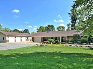 1469 Hubbard Thomas Rd, Hubbard, OH 44425