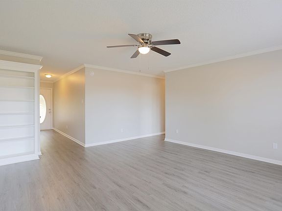 5th image of 121 Silverbrook Dr