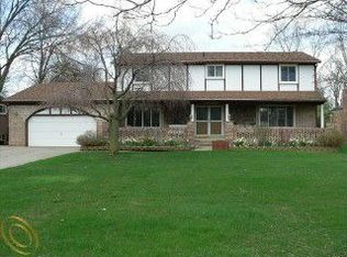 28149 S River Rd, Harrison Township, MI 48045