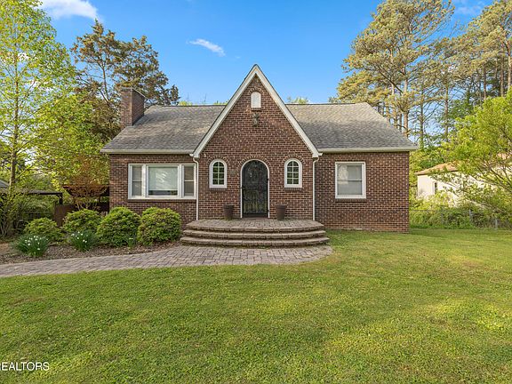 3rd image of 5717 Woodale Dr NW