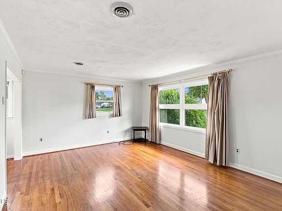 5th image of 110 Walnut Rd