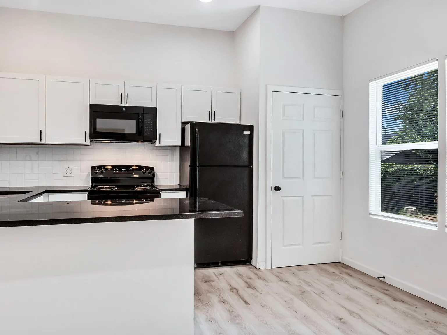 1 bed, 565 sqft, $1,299 — Photo 4