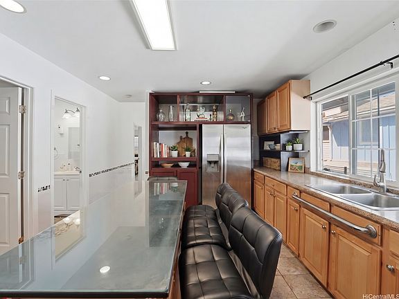 5th image of 1840 Lusitana St APT A