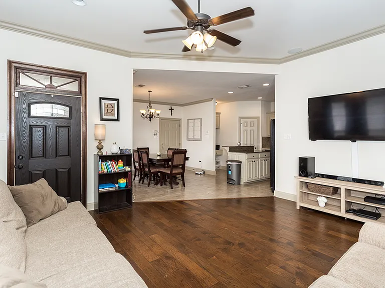 735 Fall Creek Dr — Photo 3