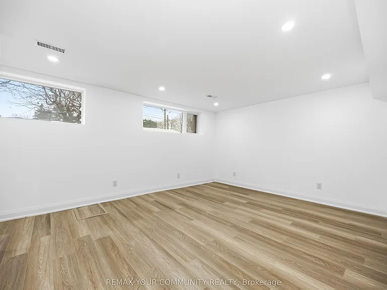 55 Cocksfield Ave #LOWER — Photo 16
