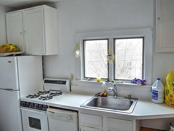 3rd image of 133 Marlboro St APT 4