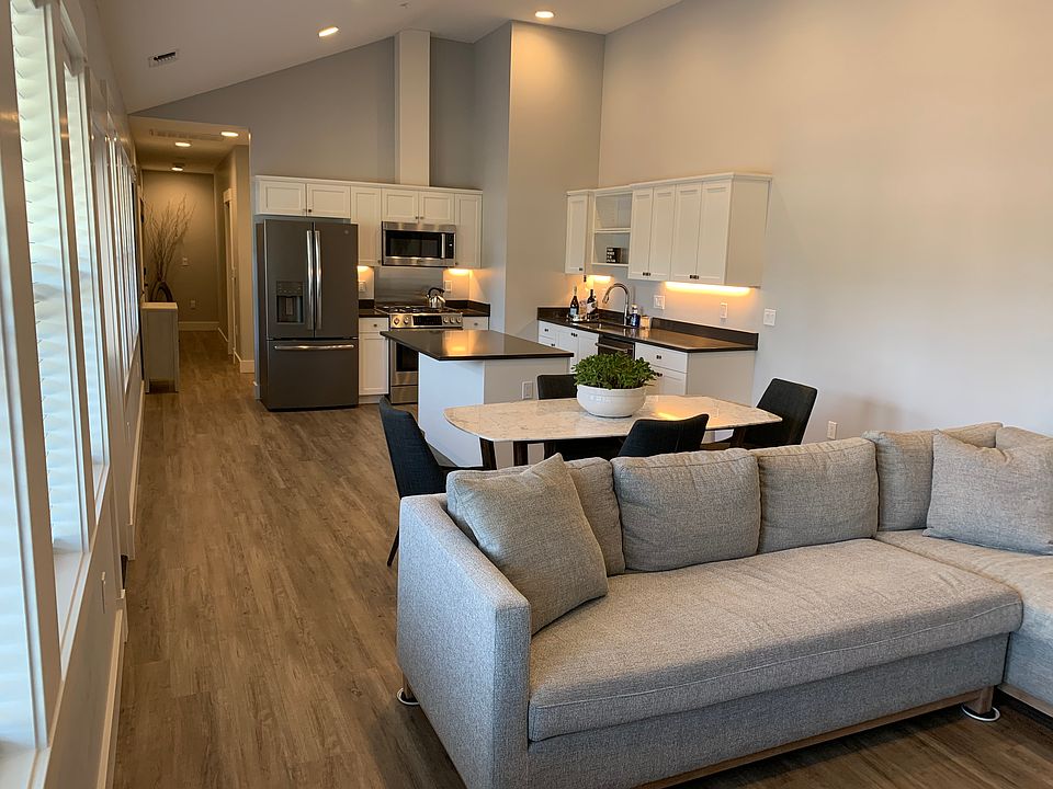Living/Dining Rm, Kitchen/Island