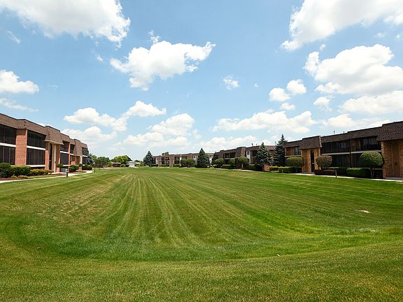 3rd image of 15723 Foxbend Ct APT 2E
