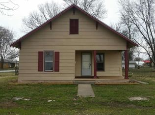 217 W Clark St, Centralia, MO 65240