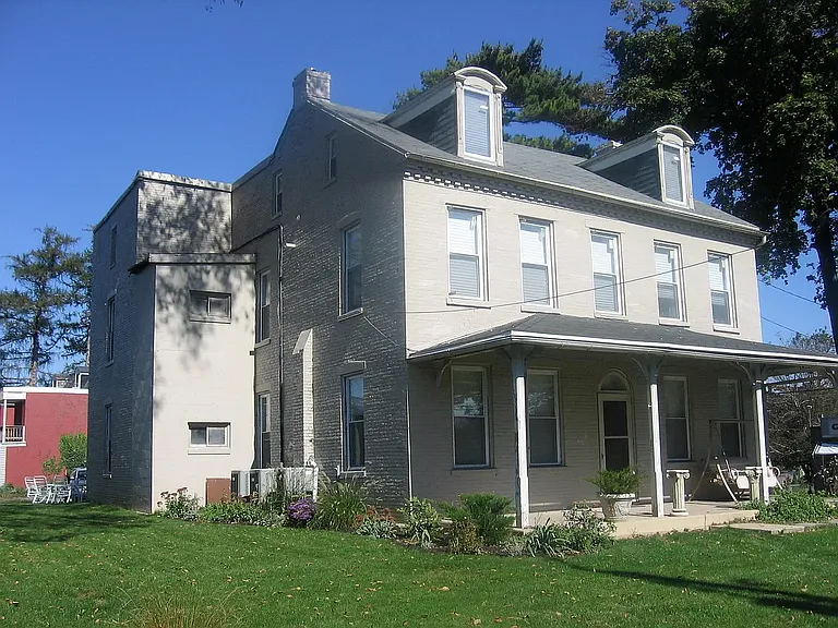 977 E King St #3 — Photo 15