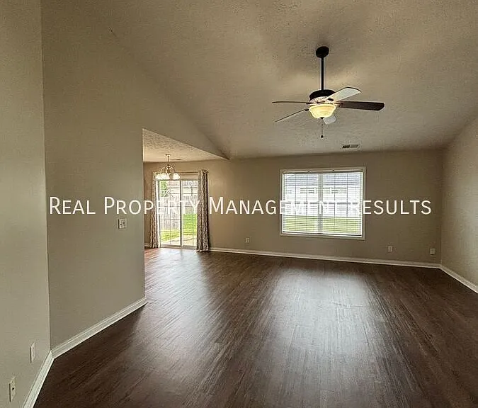 4890 Imperial Dr — Photo 2