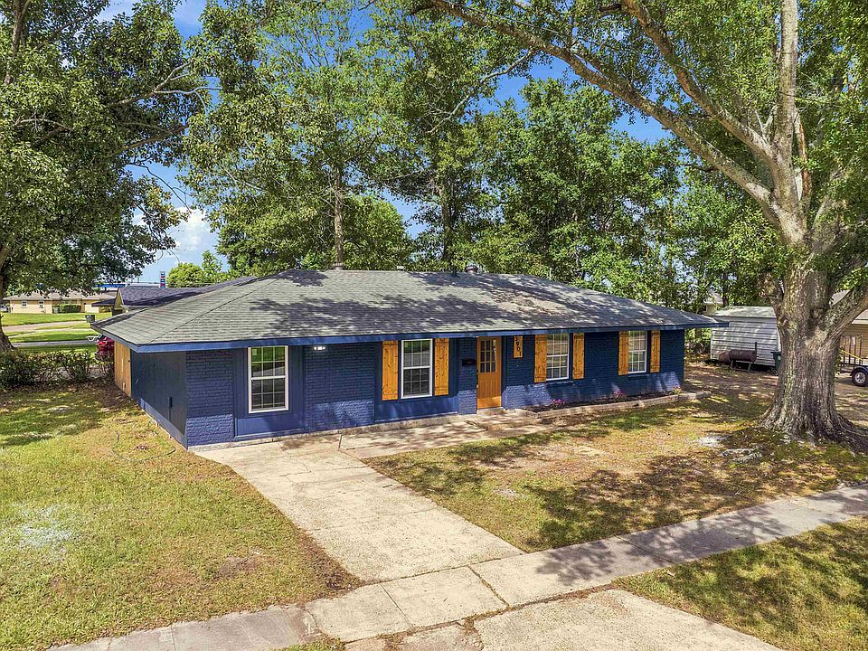 1st image of 3901 Hoover Cir