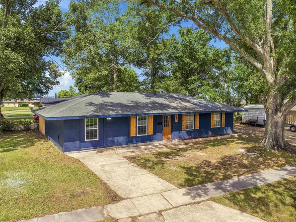 3901 Hoover Cir, Lake Charles, LA 70607