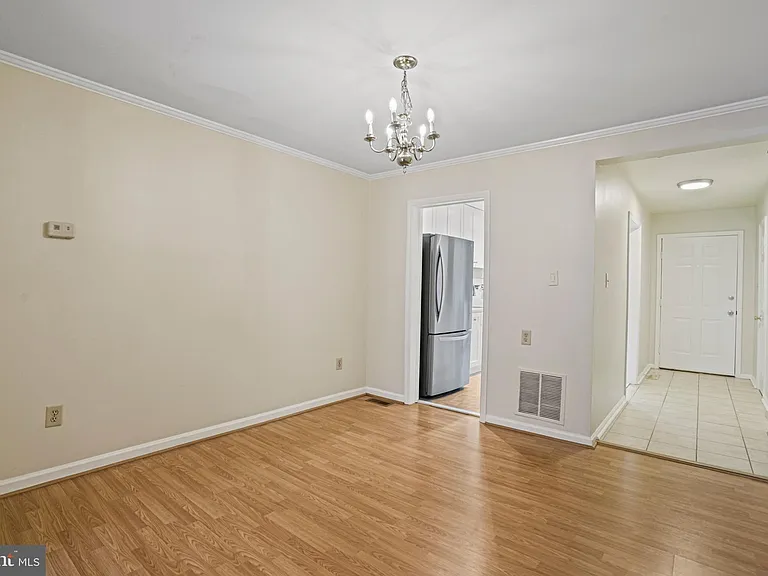 1141 N Vernon St — Photo 15