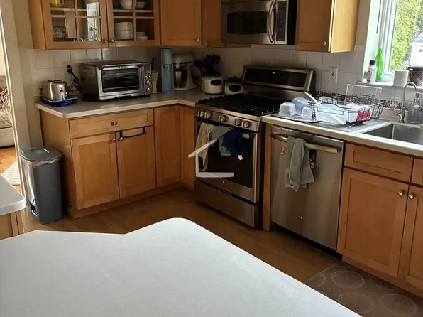 72 Fessenden St, Newton, MA 02460