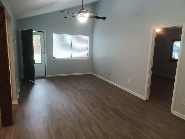 2411 Whispering Woods Blvd #4 — Photo 4