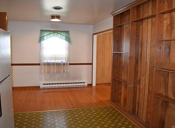 5th image of 2105 Grant St