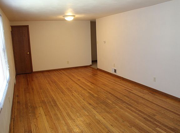 4th image of 1710 Log Cabin Ave