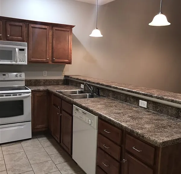 2704 Stone Trace Dr — Photo 3