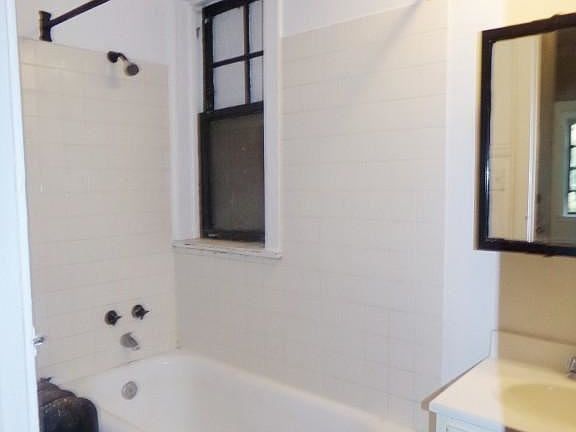 2nd image of 6814 N Lakewood Ave APT 2B