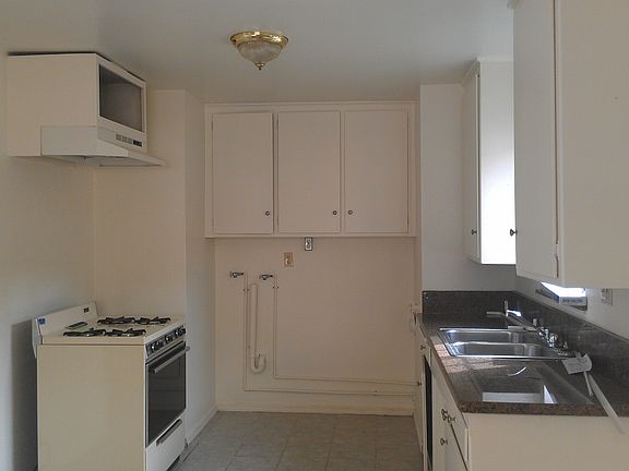 3rd image of 4016 W 135th St APT C