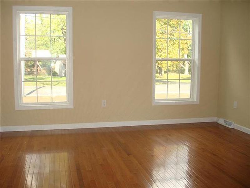 3rd image of 59 FONDA Road