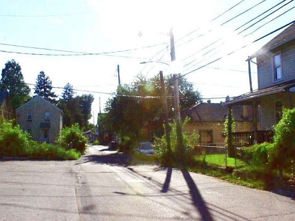 4th image of 719 Harmony St