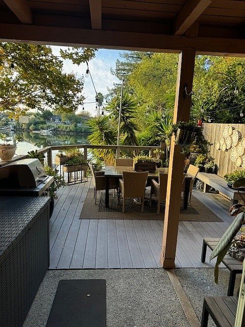 1st image of 997 Marina Dr