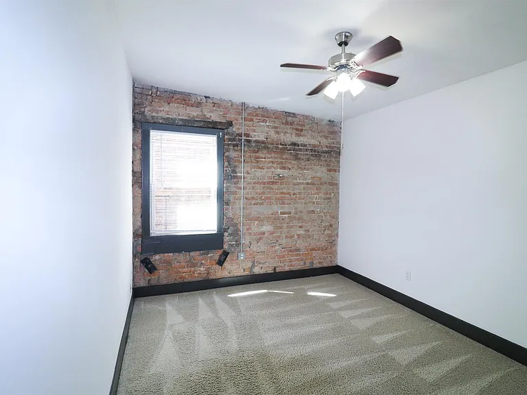 2611 Vine St — Photo 35
