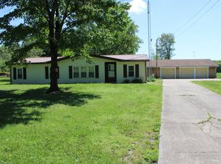 1002 County Road 1850 E, Fairfield, IL 62837