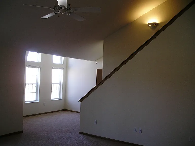 Commonwealth Village Apartments — Photo 7