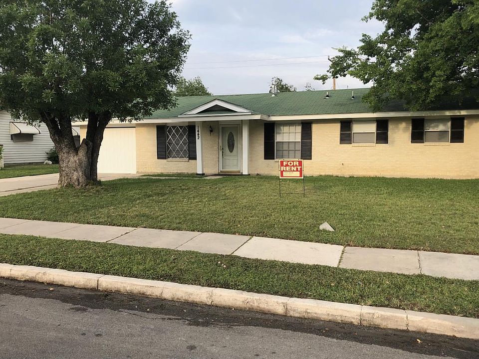 2nd image of 1442 Meadow Knoll Dr