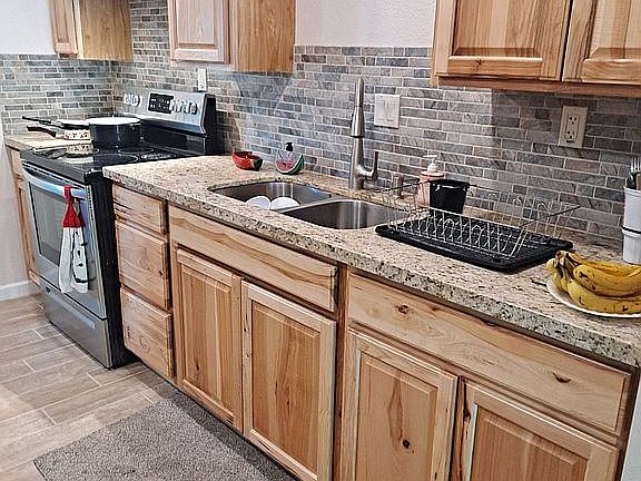 2nd image of 427 N 96th Pl