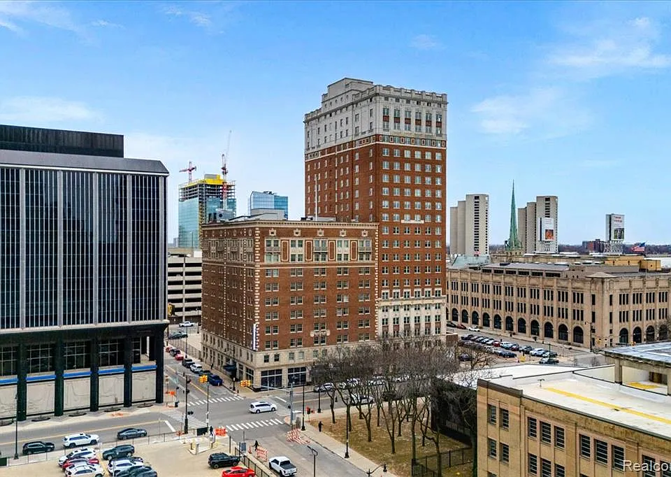 525 W Lafayette Blvd #18E