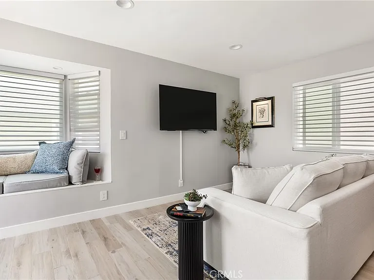 313 Alvarado Pl — Photo 9