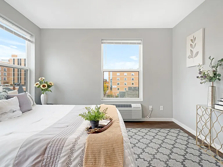 2432 Chicago Ave S #201 — Photo 16