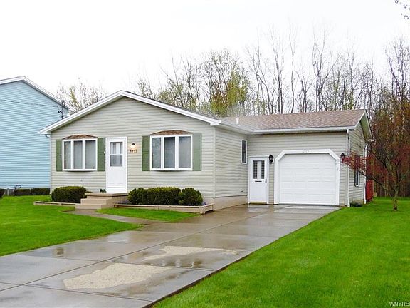 3rd image of 6915 Maple Dr