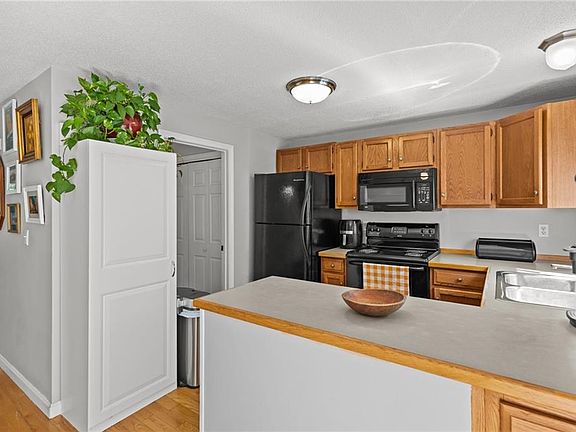 4th image of 86 Sanwood Dr