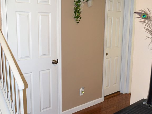 5th image of 8208 Crossbrook Ct Unit 202