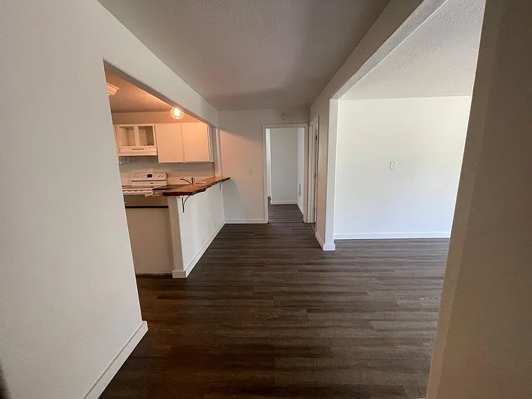 669 S Main St — Photo 7