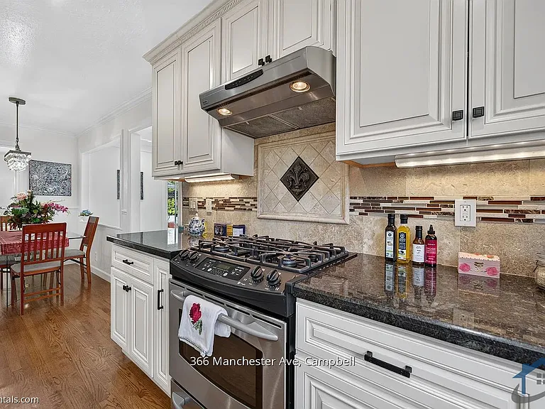 366 Manchester Ave — Photo 4
