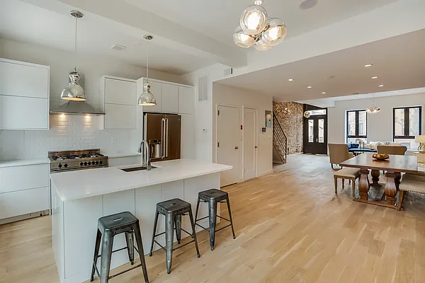 Sold by Massada Home Sales Inc | media 11