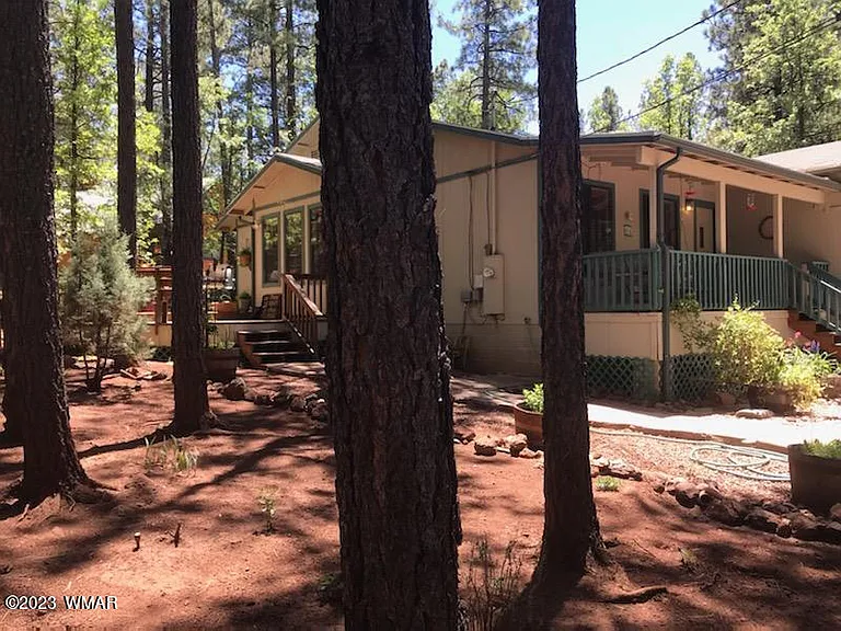 1707 E Woodchuck Ln — Photo 3