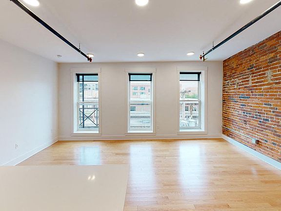 5th image of 116 W Columbia St #5032155