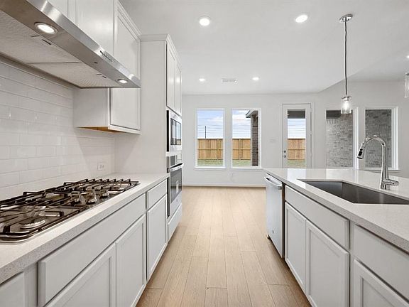 4th image of 21918 Wycombe Terrace Way